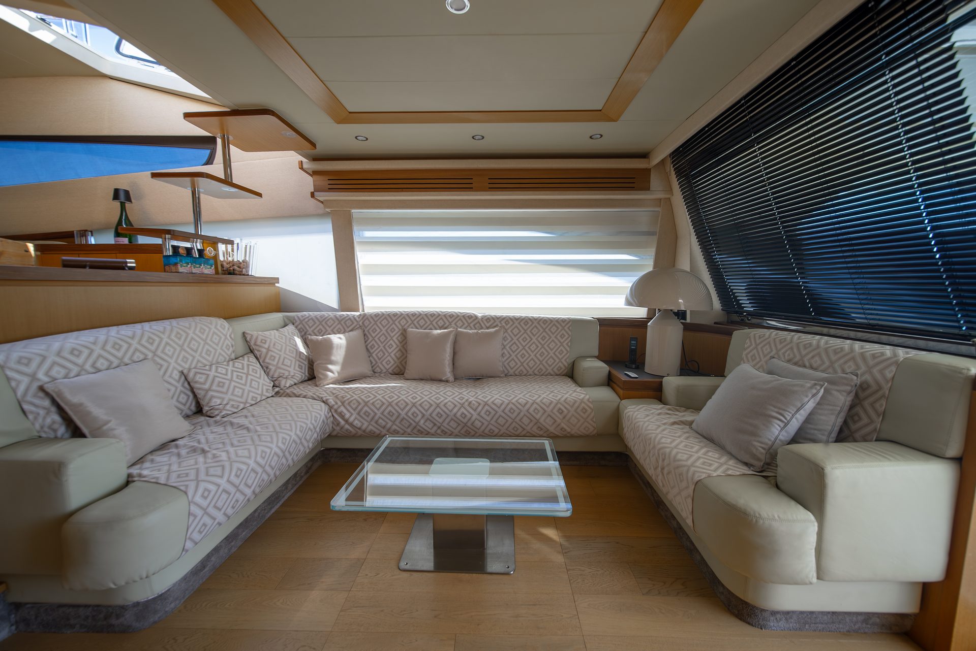 Ferretti 681