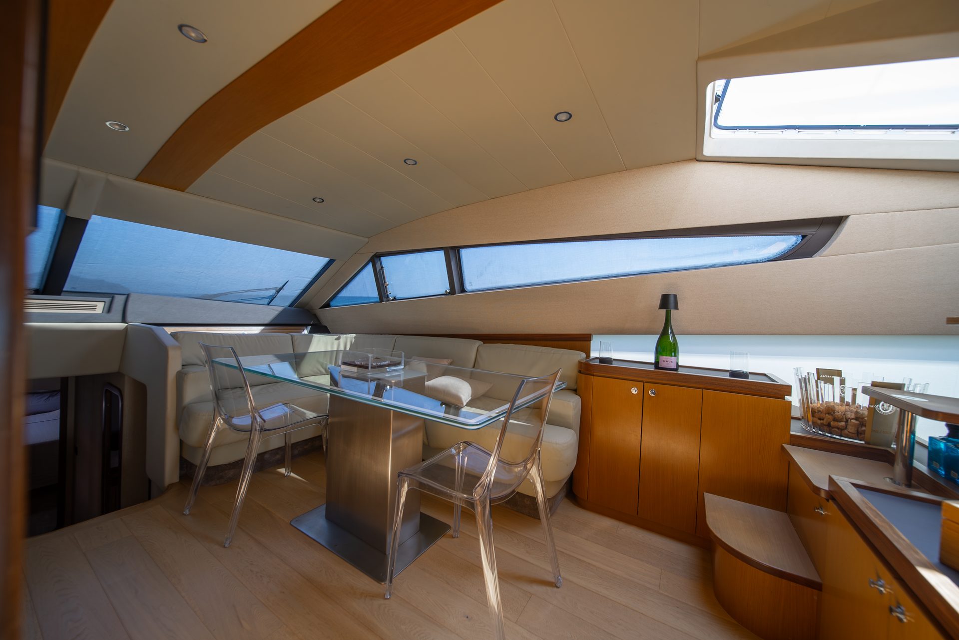 Ferretti 681