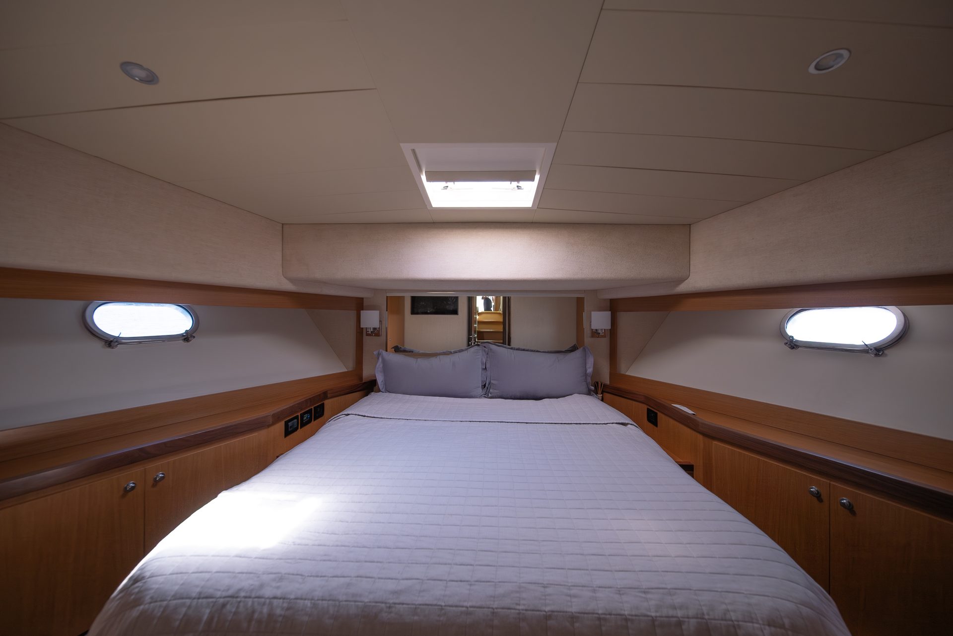 Ferretti 681