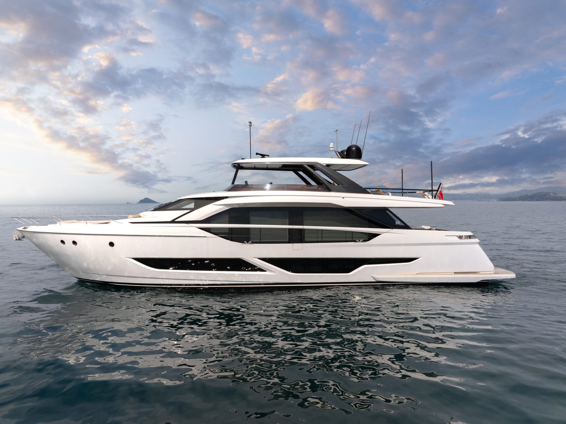 Ferretti 860 flybridge yacht charter — 29m Italian motor yacht