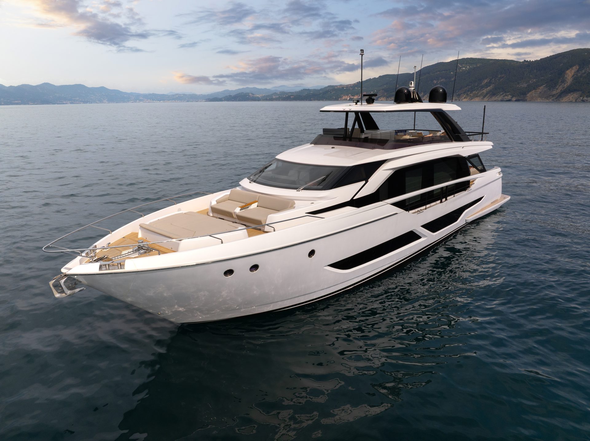 Ferretti 860