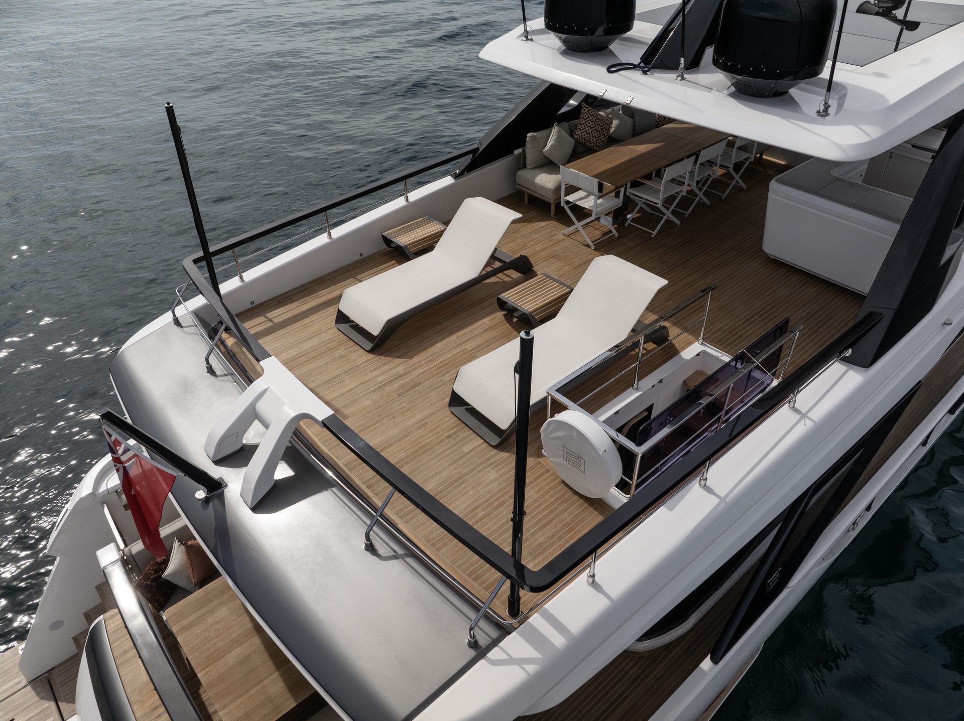 Ferretti 860
