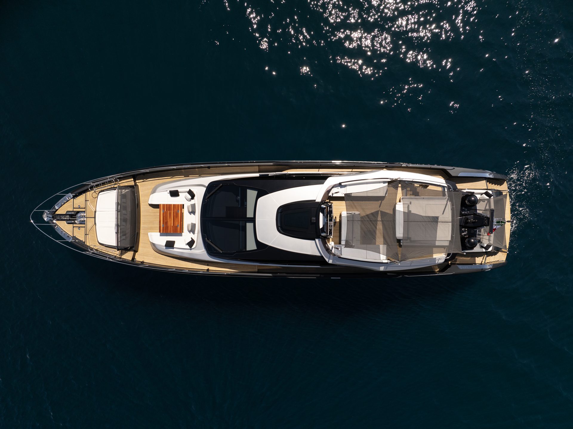 Riva Folgore 88 sport fly yacht charter — Italian design icon