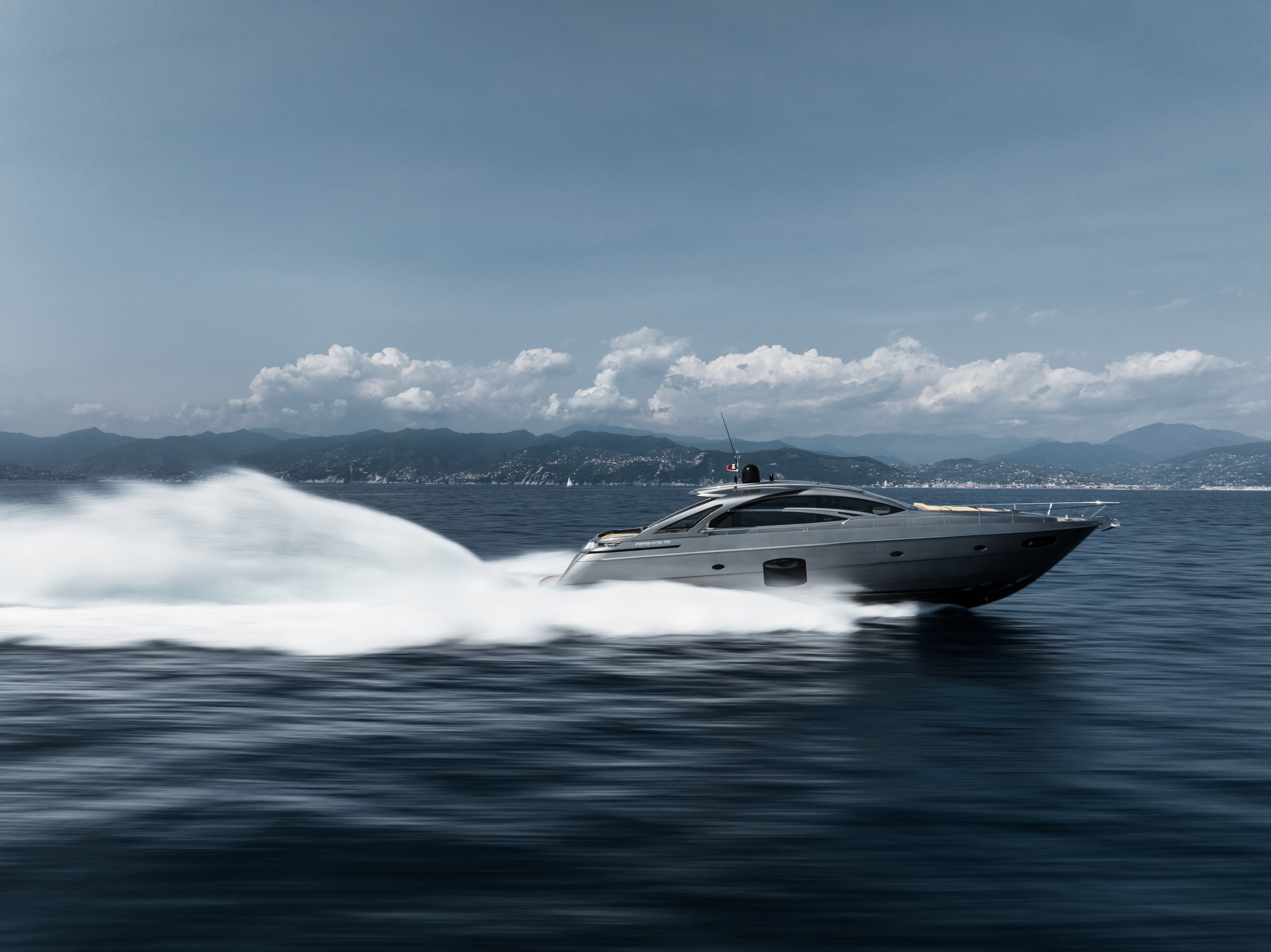 Pershing 70'