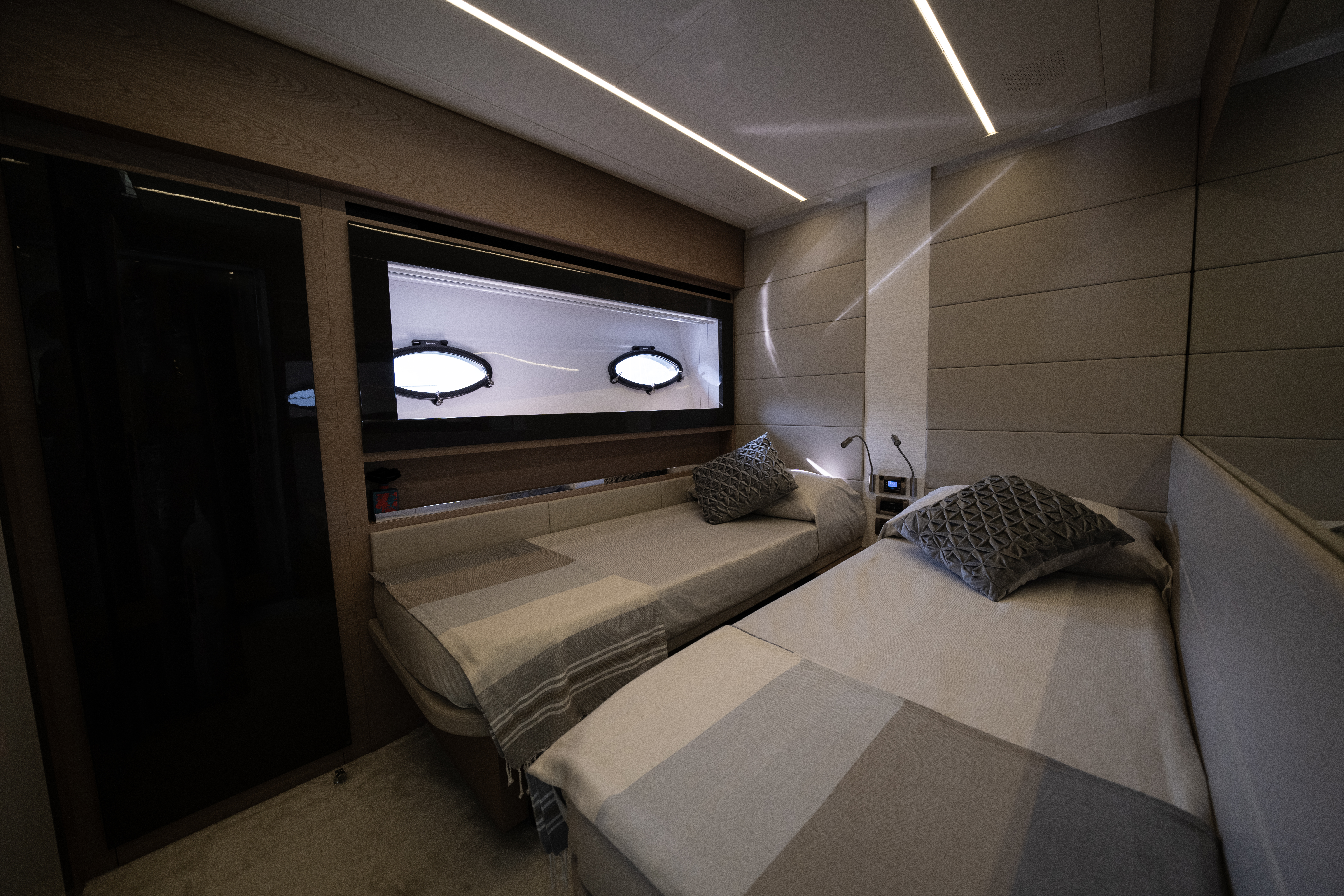 Pershing 70'