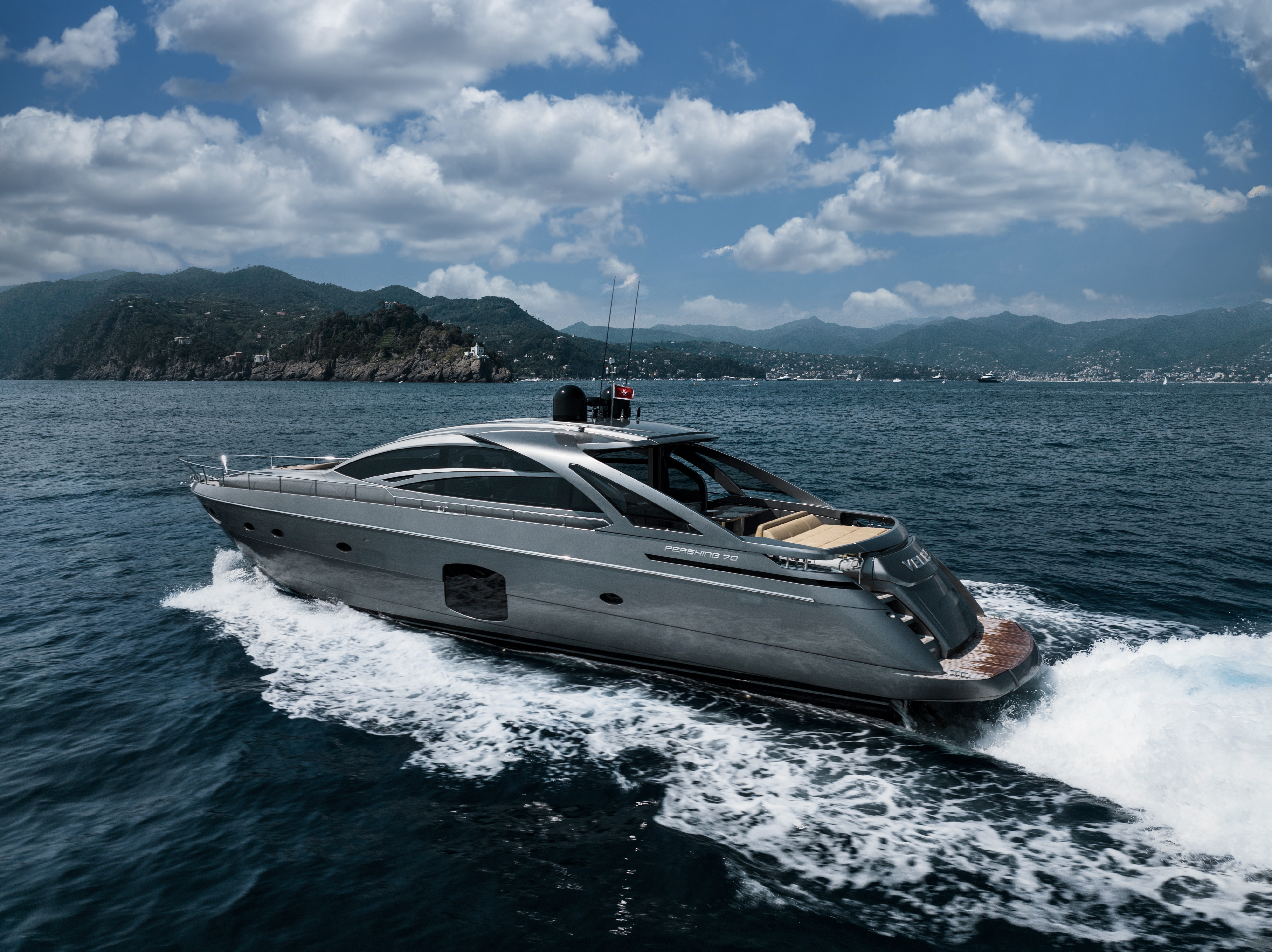 Pershing 70'